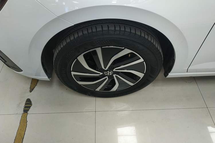 Used Volkswagen Lavida 2023 New Sharp 1.5L Automatic Outstanding New Vision Edition
