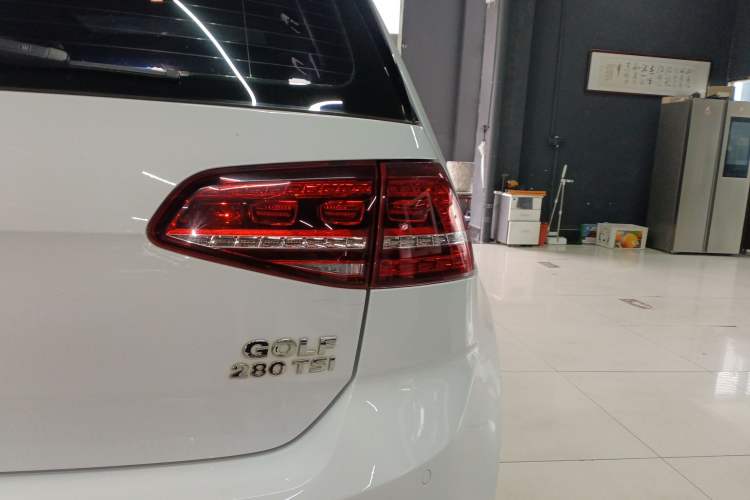 Used Volkswagen Golf 2016 1.4TSI Automatic R-Line
