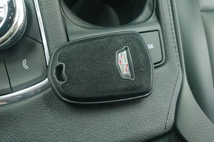 Used Cadillac XT4 2020 28T Two-Wheel-Drive Leading Version
