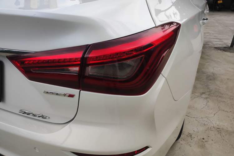 Used Changan Eado 2018 High-Energy Edition 1.6L GDI Manual Pioneer Model China V Standard
