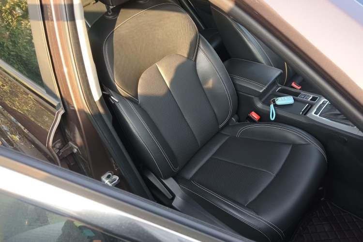 Used Roewe RX5 2019 20T Two-Wheel Drive Automatic 4G Connected Platinum Edition
