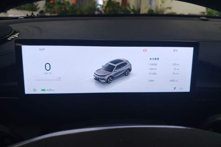 Used  E5 2024 440km Launch Edition
