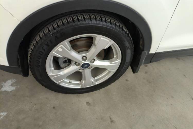 Used Ford Kuga 2017 EcoBoost 180 Two-Wheel-Drive Platinum Edition
