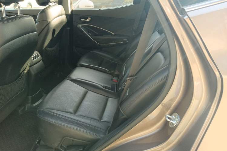 Used Hyundai Santa Fe 2015 2.4L Automatic All-Wheel Drive Smart Version 5 Seats