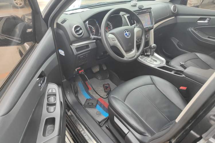 Used Venucia T70 2015 2.0L CVT Smart Edition