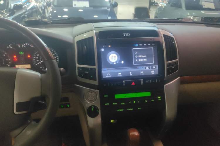 Used Toyota Land Cruiser 2015 4.0L VX-R 8-Seater Middle East Version
