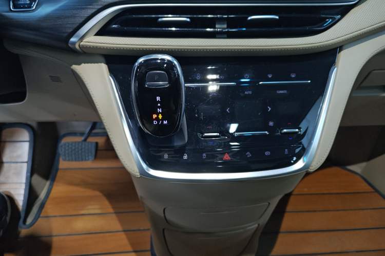 Used Buick GL8 2020 ES Land Cruiser 653T Luxury Model
