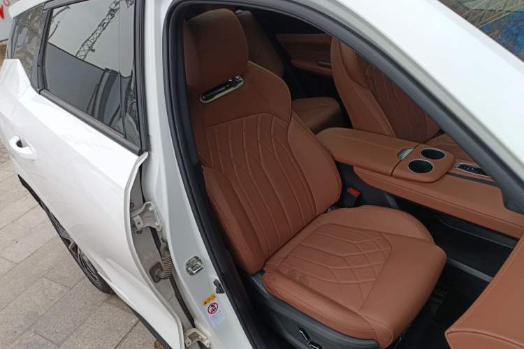 Used Changan UNI-Z New Energy 2024 Blue Whale Smart Electric iDD 125km Excellence Model
