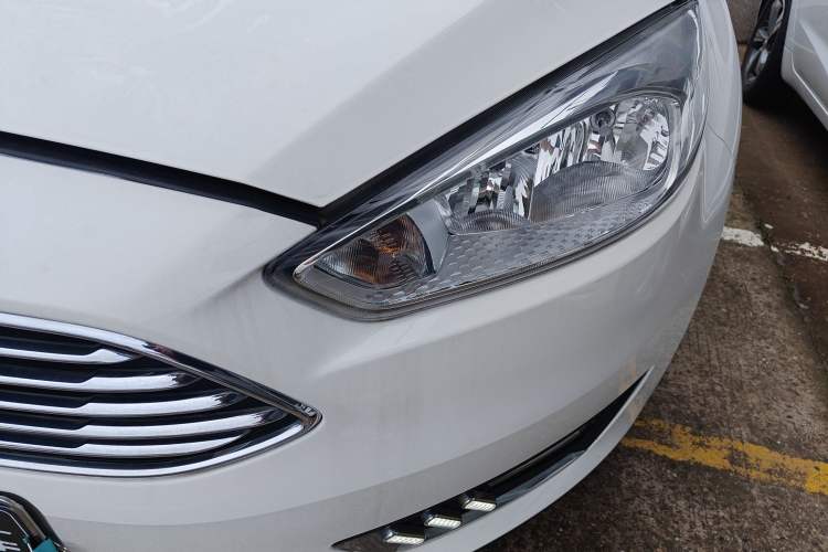 Used Ford Focus 2018 Sedan Classic 1.6L Automatic Comfort Plus Smart Drive Version
