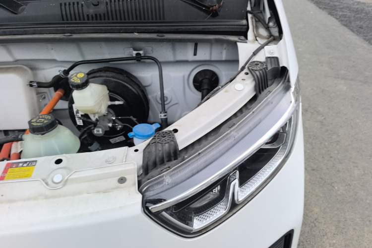 Used Wuling Yangguang 2024 300km Comfort-Grade Passenger Van 60kW
