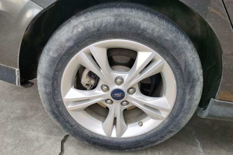 Used Ford Focus 2015 Sedan 1.6L Manual Comfort Model
