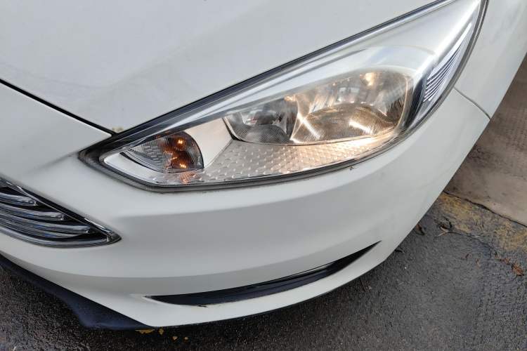 Used Ford Focus 2018 Sedan Classic 1.6L Automatic Trendy SmartDrive Edition
