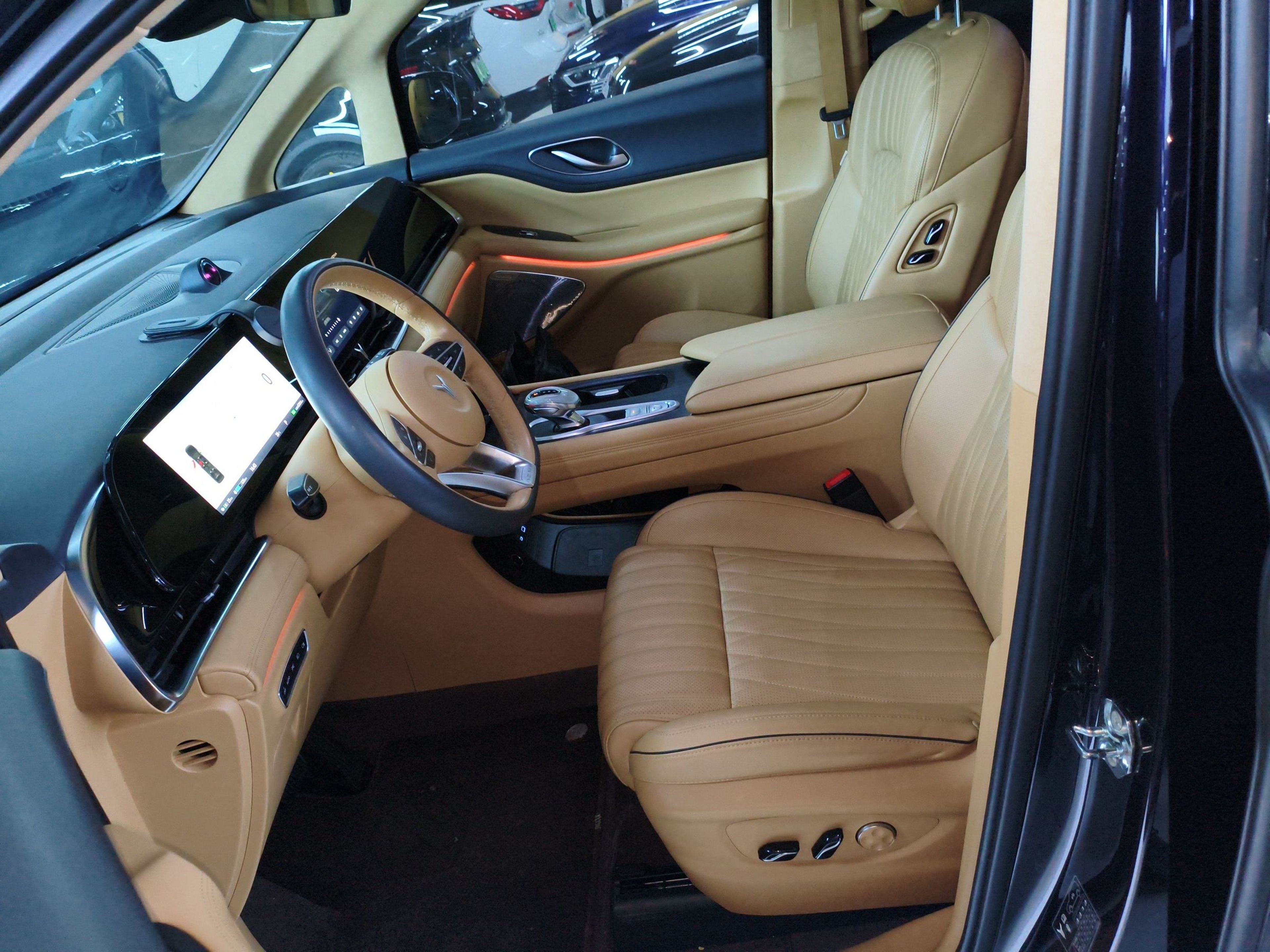 المقاعد الأمامية داخل السيارة