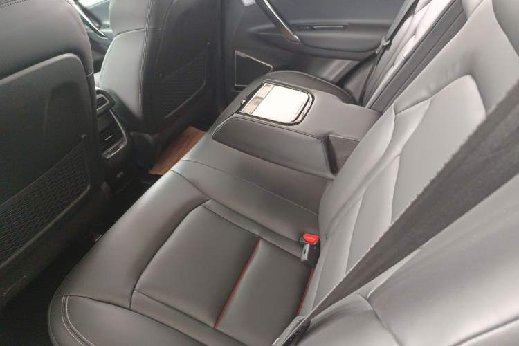 Used Geely Auto Emgrand X7 Sport 2018 1.8TD Automatic Two-Wheel Drive Smart 4G Connected Version
