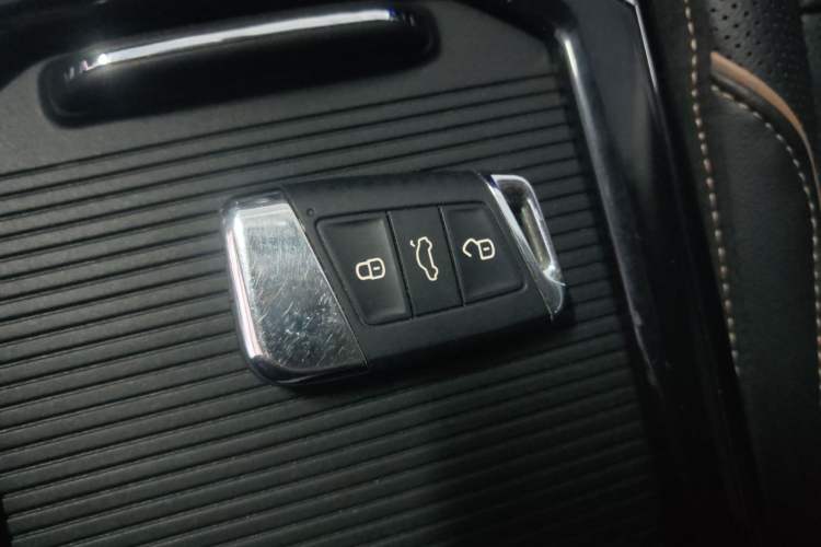 Used Volkswagen Passat 2019 330TSI Luxury Edition China VI Standard
