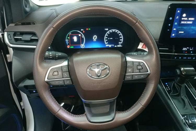 Used Toyota Sienna 2021 2.5L Hybrid Platinum Edition