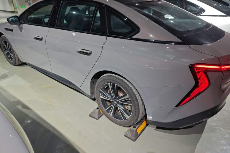 Used Hongqi EH7 2024 820 Pro
