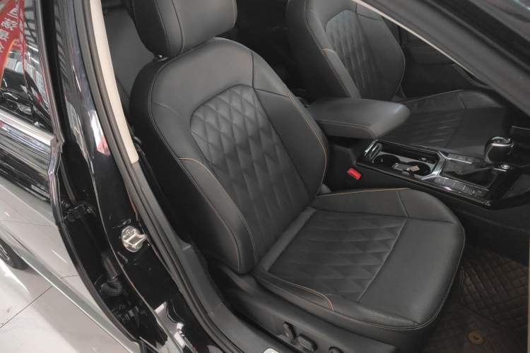 Used Volkswagen Passat 2020 330TSI Luxury Edition China VI
