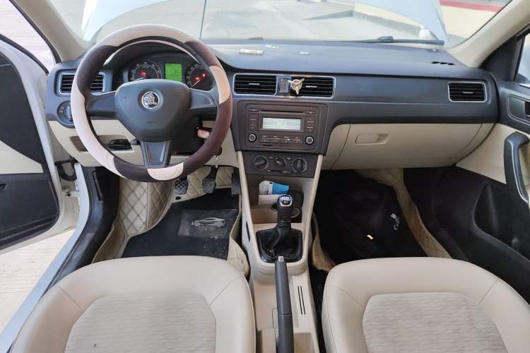 Used Skoda Rapid 2015 1.6L Manual Smart Selection Model
