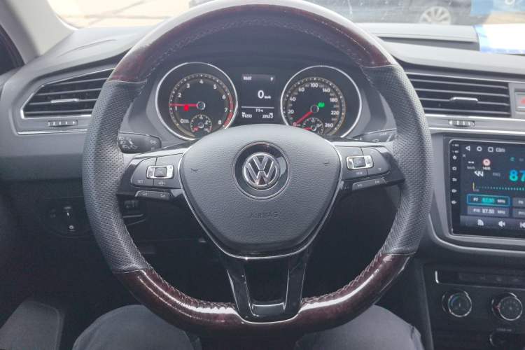 Used Volkswagen Tiguan L 2020 330TSI Automatic Two-Wheel Drive Luxury Edition China VI Standard