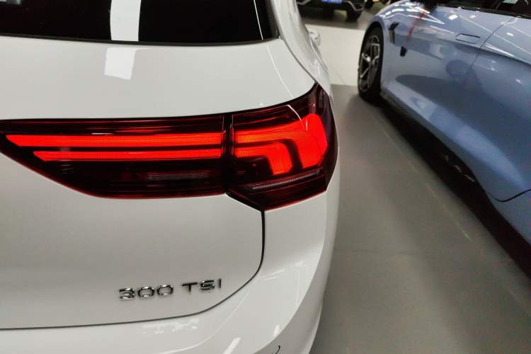 Used Volkswagen Golf 2025 Facelifted 300TSI Pro
