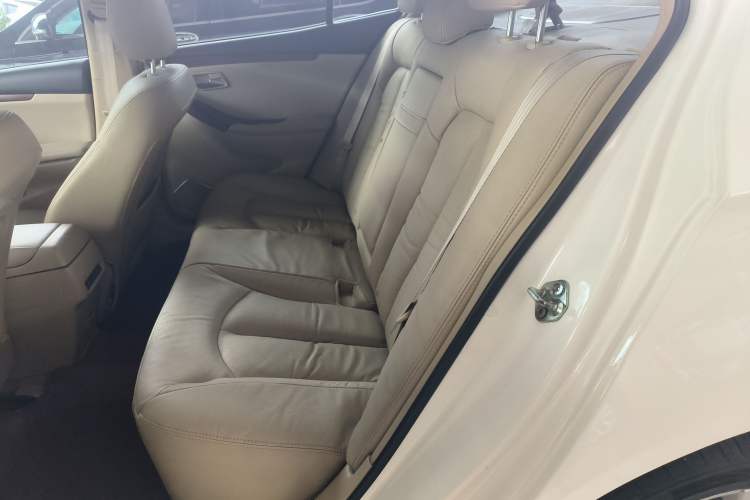 Used Haima M8 2014 2.0L Automatic Luxury Version
