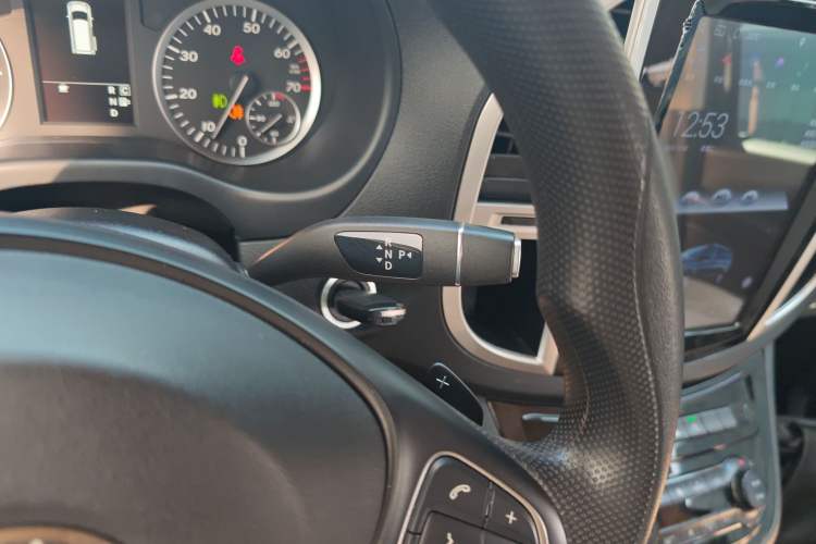 Used Mercedes-Benz Vito 2018 2.0T Elite Version 9 Seats China VI Emission Standard
