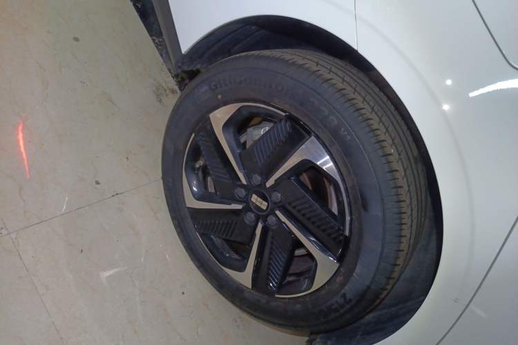 Used  L6 2023 125km MAX
