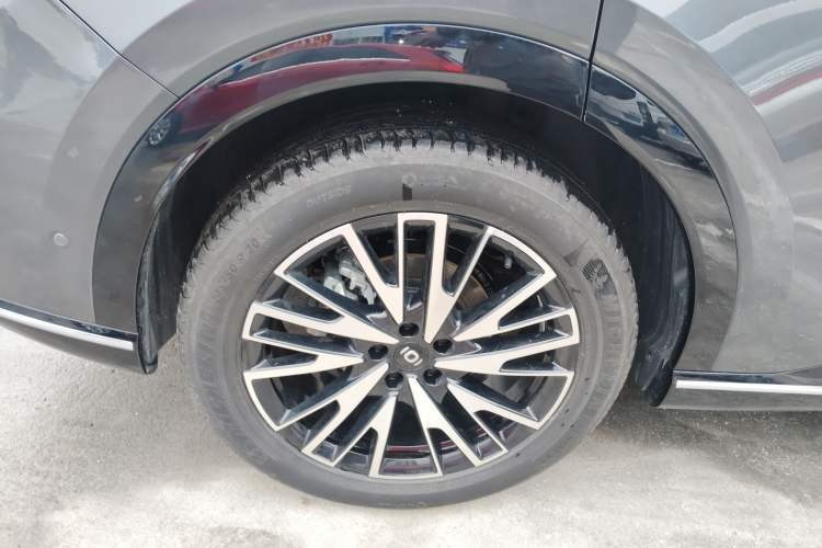 Used  Q07 2025 215 Flagship Edition
