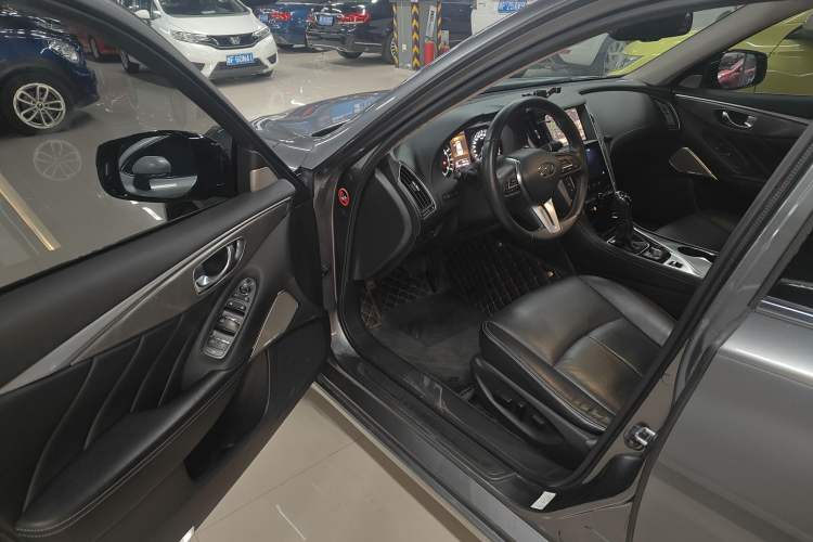 Used Infiniti Q50L 2018 2.0T Enjoyment Version China VI Standard
