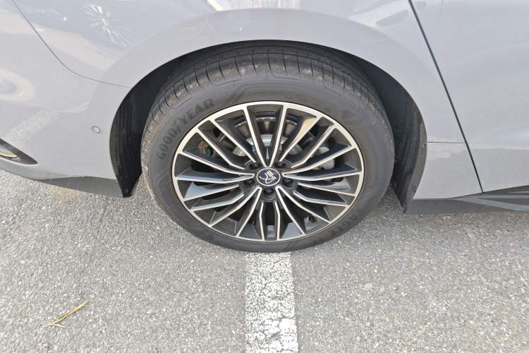 Used BYD Han 2025 DM-i Intelligent Driving Edition 125KM LiDAR Flagship Model
