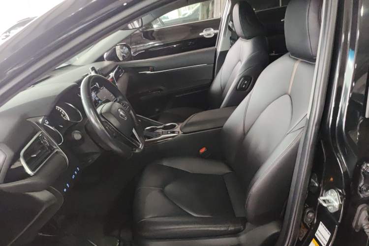 Used Toyota Camry 2018 2.0G Luxury Edition
