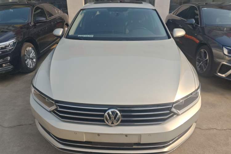 Used Volkswagen Magotan 2018 330TSI DSG Advanced Model
