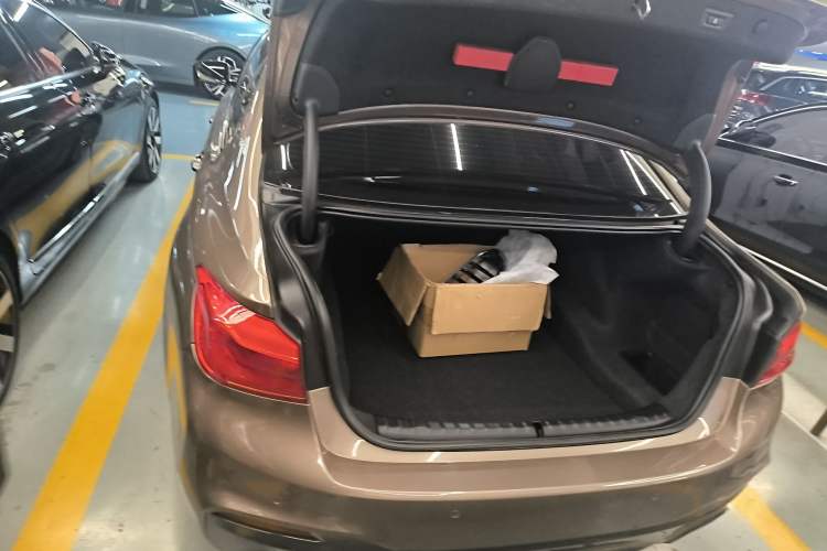 Used BMW 5 Series 2018 Restyled 530Li Leading Edition M Sport Package
