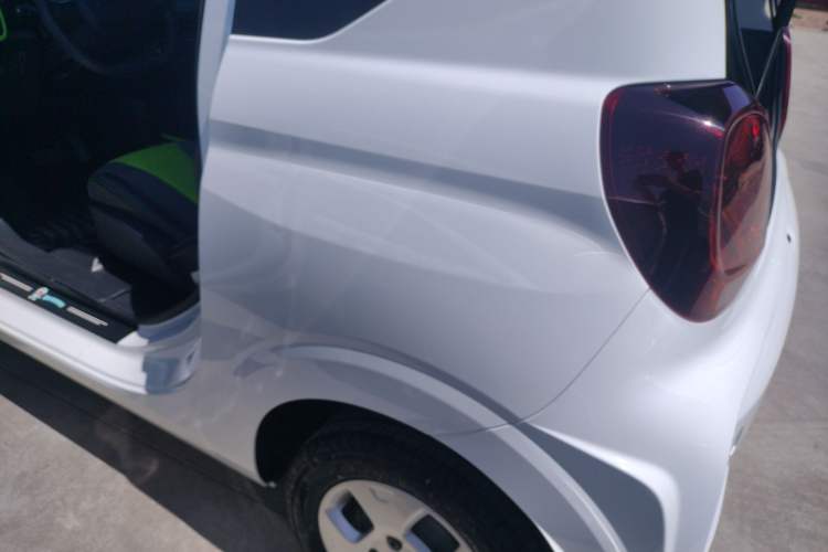 Used Roewe Clever 2021 302 km New Four-Seater Super-Efficient Version
