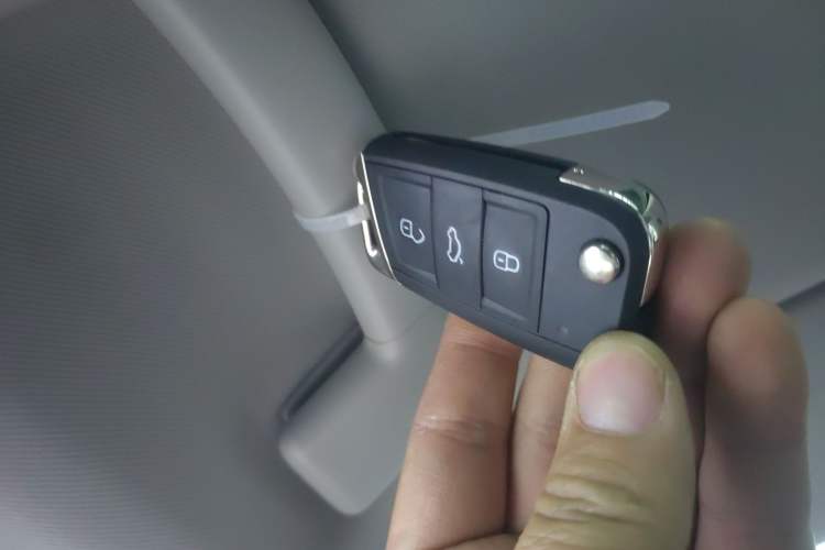 Used Volkswagen Tiguan L 2024 Outstanding Model 330TSI Automatic Two-Wheel Drive R-Line Dragon Glory Edition
