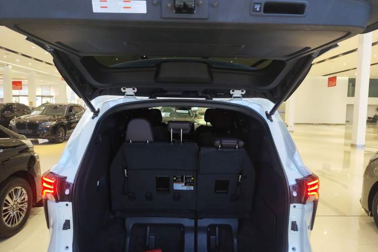 Used Toyota Sienna 2021 2.5L Hybrid Platinum Edition