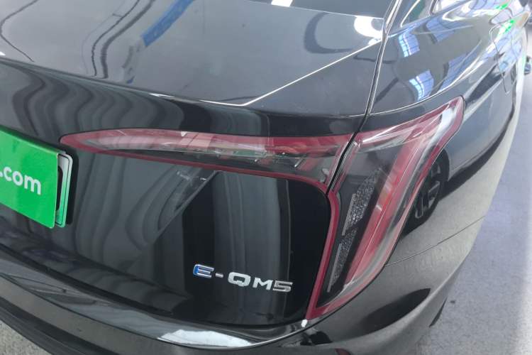 Used Hongqi E-QM5 2022 431 km Charge & Enjoy Edition
