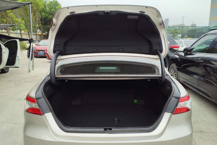 Used Toyota Camry 2019 Revised Version 2.0G Luxury Edition
