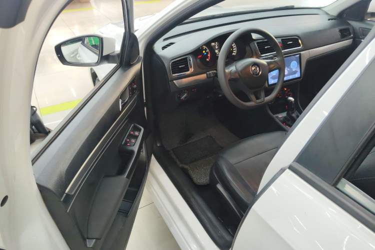 Used Volkswagen Lavida 2015 1.6L Automatic Fashion Edition