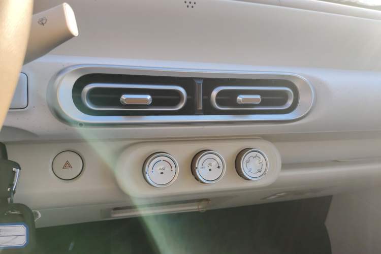 Used Wuling Hongguang MINIEV 2024 3rd Generation 215km Youth Edition
