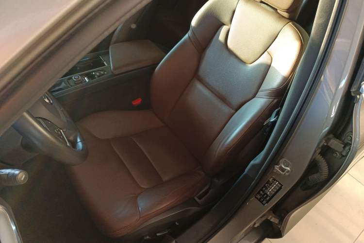 Used Volvo S60 2020 T4 Zhiyi Luxury Edition
