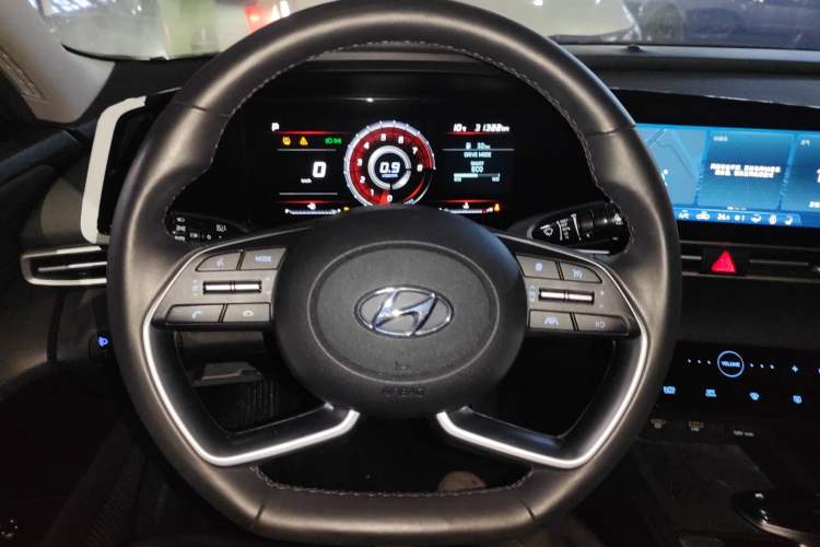 Used Hyundai Elantra 2021 1.5L CVT LUX Prestige Edition
