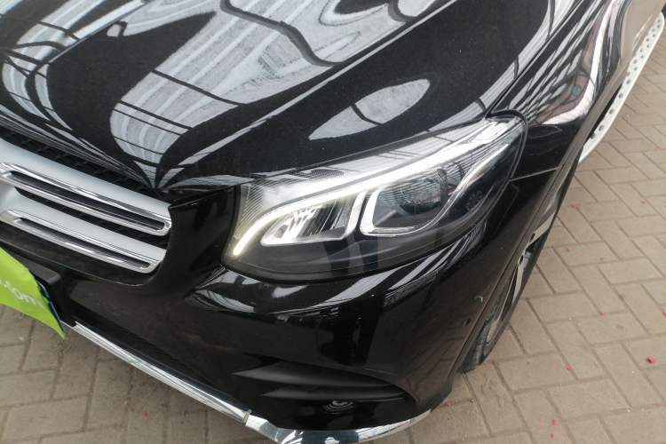 Used Mercedes-Benz GLC 2018 GLC 260 4MATIC Luxury Model
