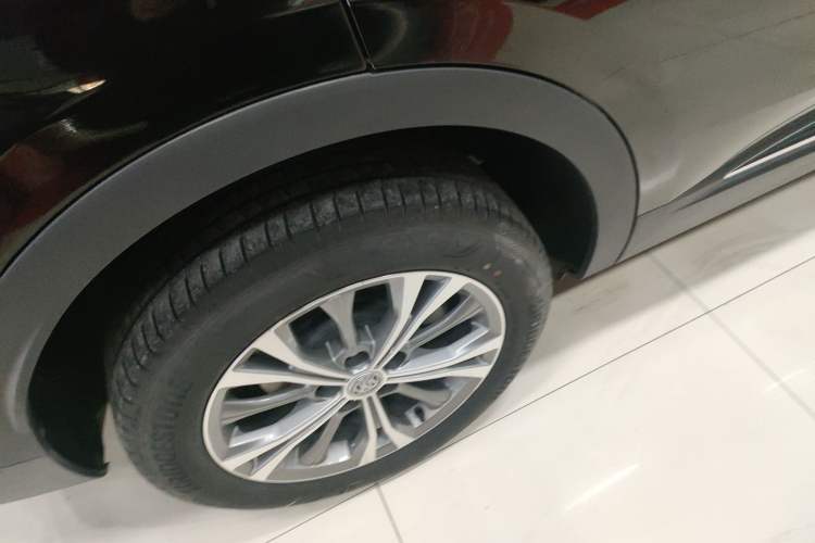 Used Buick Envision 2023 Encore Plus 652T Five-Seat All-Wheel-Drive Luxury Model