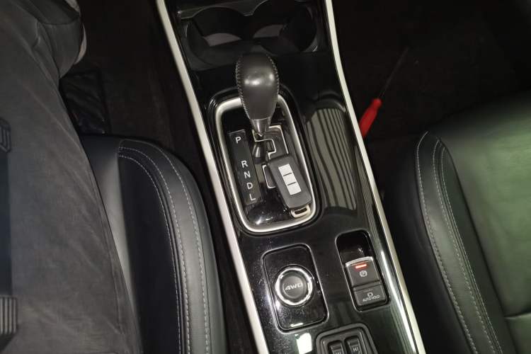 Used Mitsubishi Outlander 2019 2.4L 4x4 Zhi Xiang Edition 5 Seats China VI Standard
