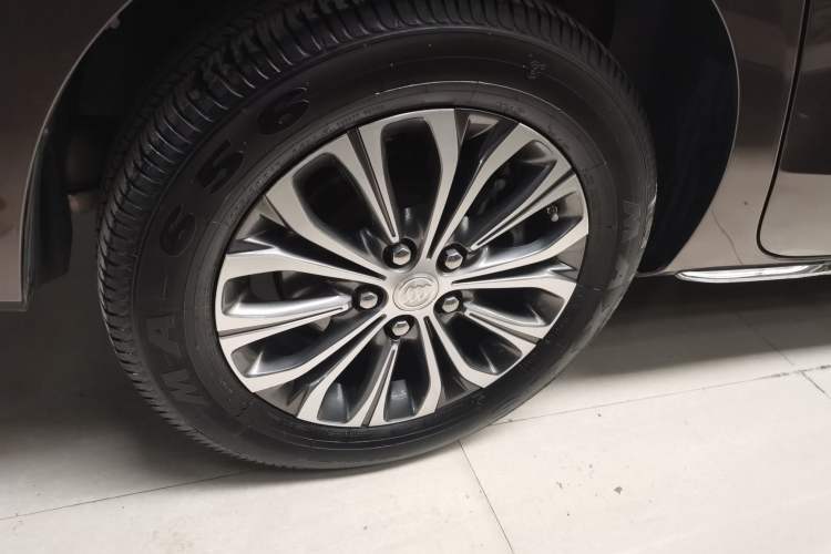 Used Buick GL8 2023 Facelifted Land Cruiser Executive Luxury Version