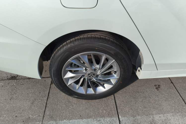 Used Venucia D60 2023 PLUS 1.6L XE CVT Trendy Edition
