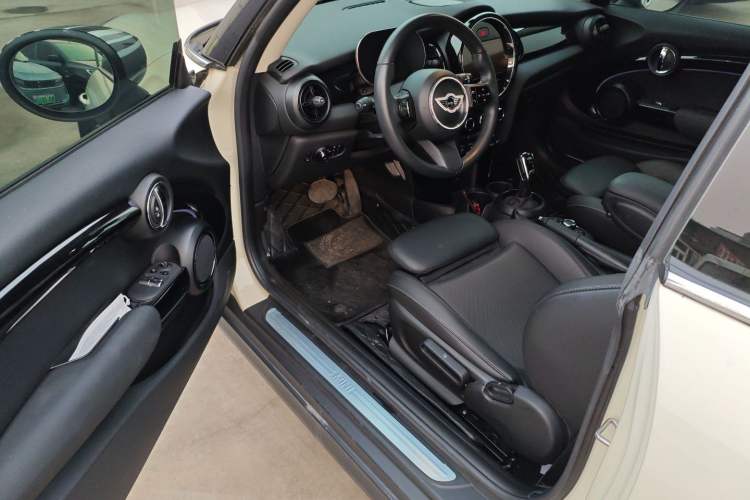 Used  MINI 2023 1.5T COOPER Artist