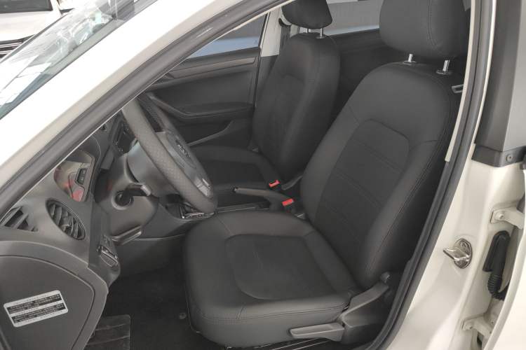 Used Volkswagen Jetta 2015 1.6L Automatic Fashion Model
